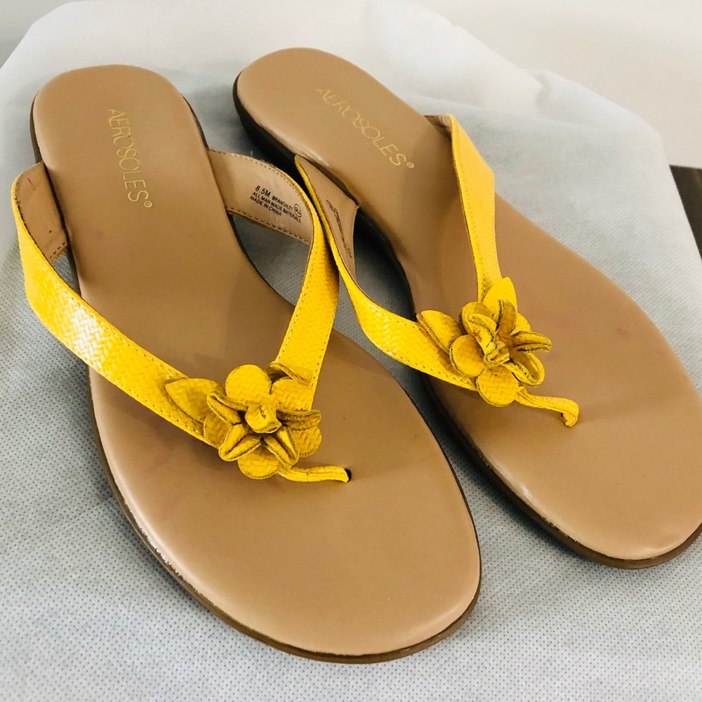 Super Comfy Aerosoles flip flop